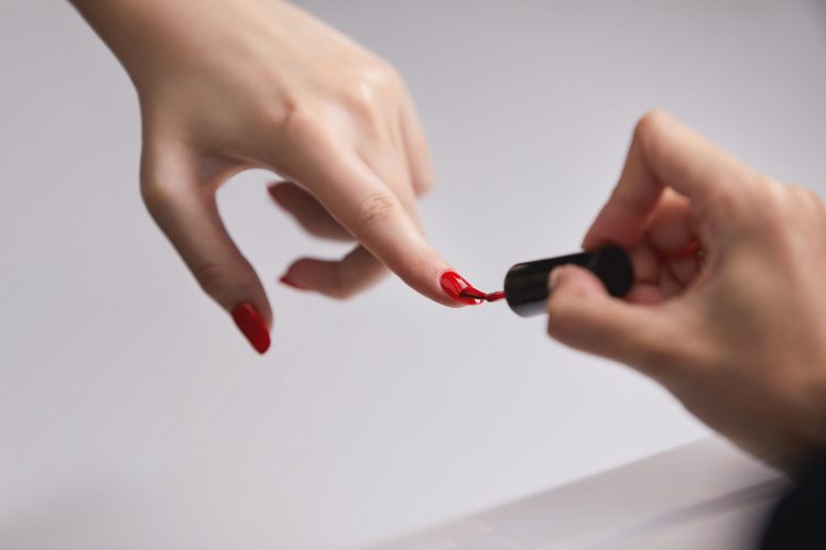 Tips to choose nail polish colours for every skin tone